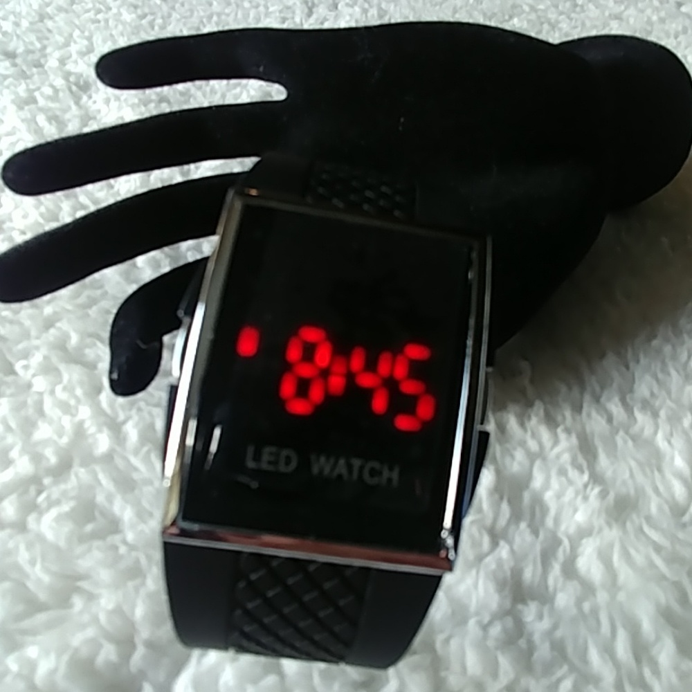 Digital LED watch - Picture 2 of 3